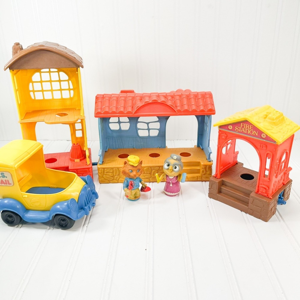 Vintage Hub-Bubs Toy Lot Mattel 1975 School - Figures - Fire Station, Mail Truck